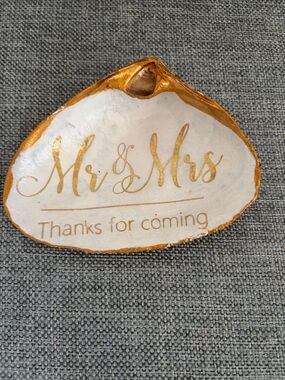 Mr & Mrs Gold Script Shell Wedding Favor Dish